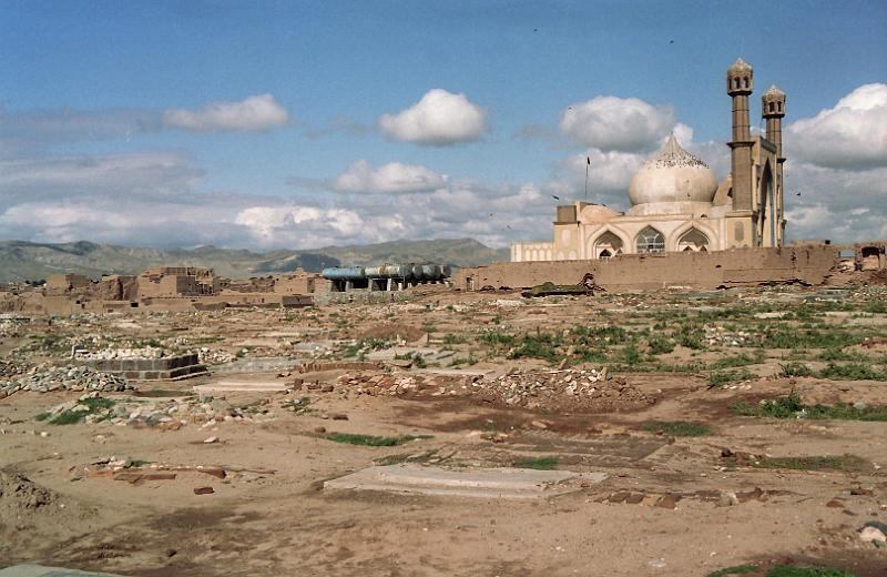 Herat_shrine_and_cemetery.jpg