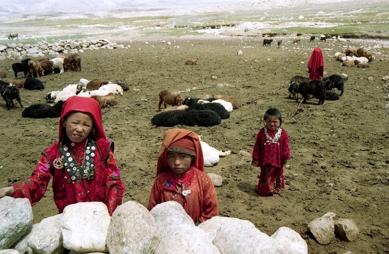 Kirghiz_girls.jpg - Kirghiz little girls